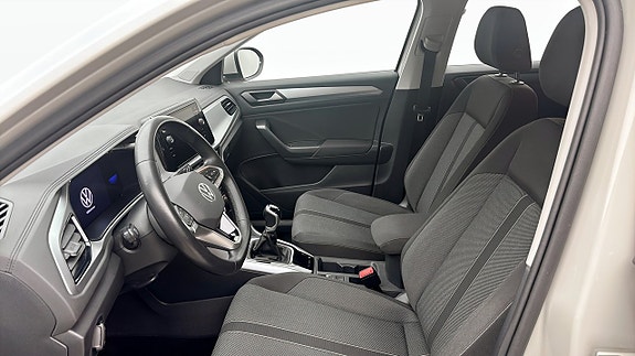 Volkswagen T-Roc 8 of 12