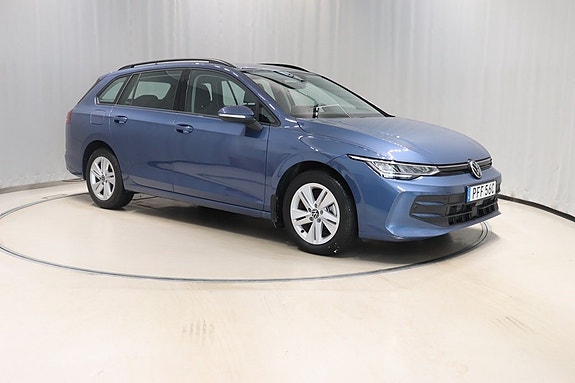 Volkswagen Golf VIII 3 of 10