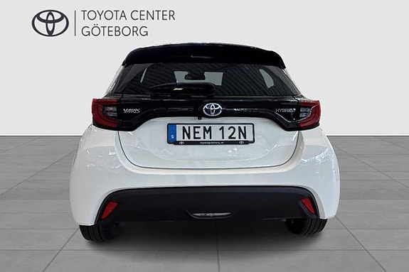Toyota Yaris 6 of 12