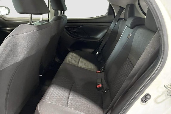 Toyota Yaris 9 of 12