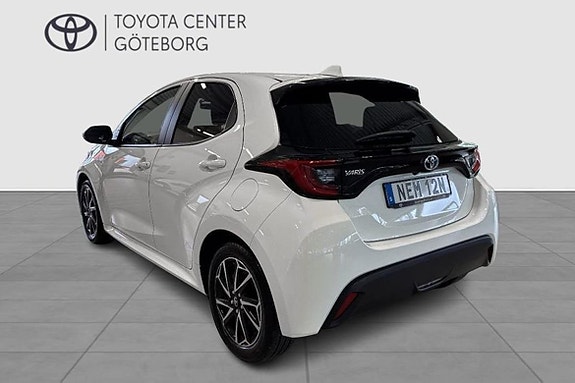 Toyota Yaris 4 of 12