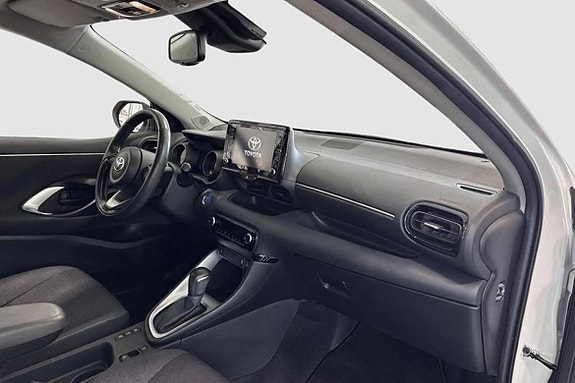 Toyota Yaris 8 of 12