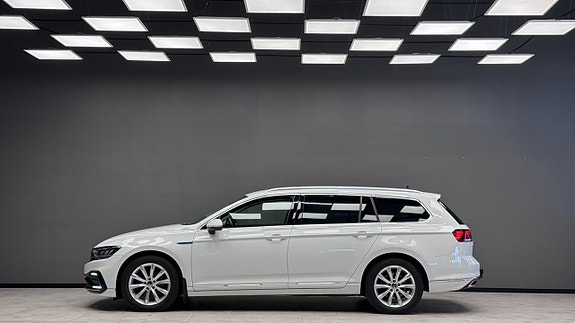 Volkswagen Passat 5 of 22