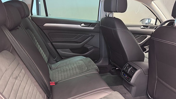 Volkswagen Passat 11 of 22