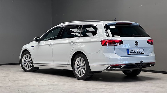 Volkswagen Passat 19 of 22