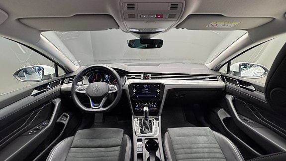 Volkswagen Passat 9 of 22