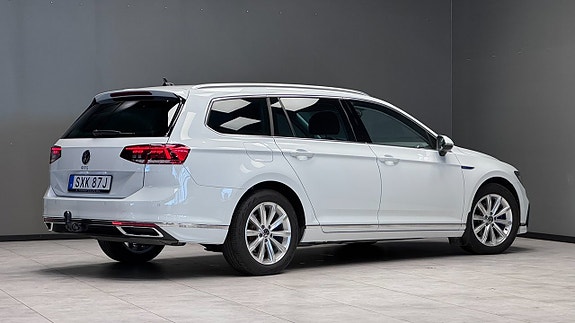 Volkswagen Passat 17 of 22