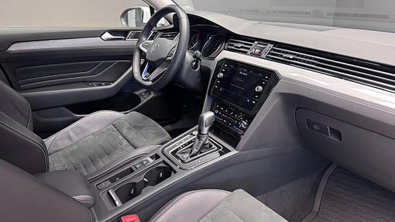Volkswagen Passat 7 of 22
