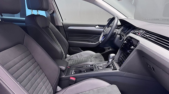 Volkswagen Passat 8 of 22