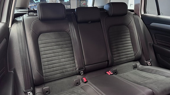 Volkswagen Passat 10 of 22