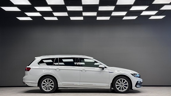 Volkswagen Passat 4 of 22