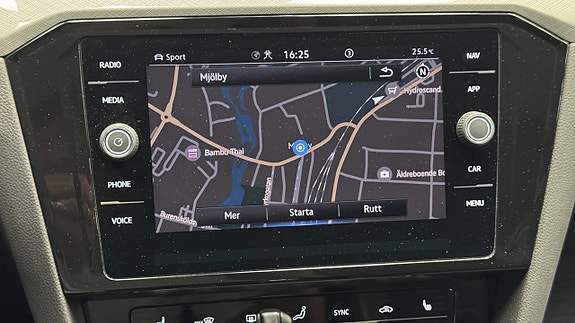 Volkswagen Passat 14 of 22