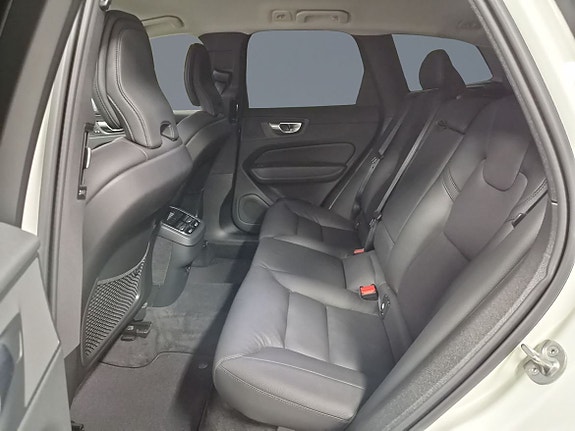 Volvo XC60 8 of 12