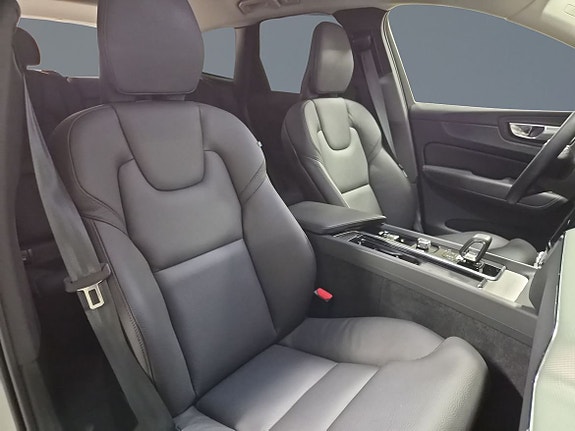 Volvo XC60 7 of 12