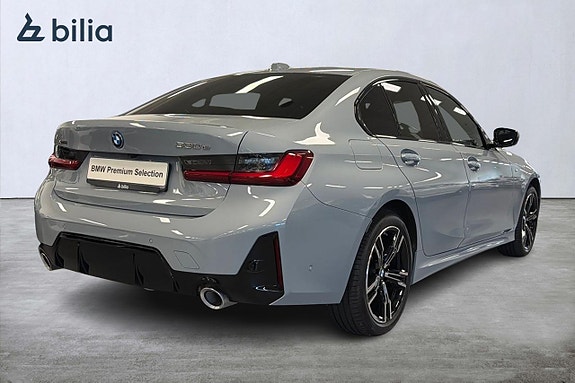 BMW 330e 17 of 18