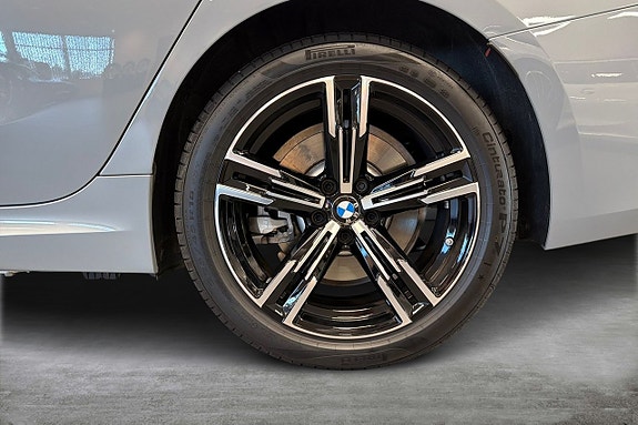 BMW 330e 15 of 18