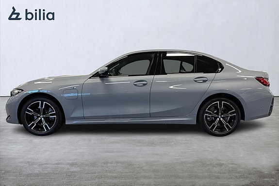 BMW 330e 3 of 18