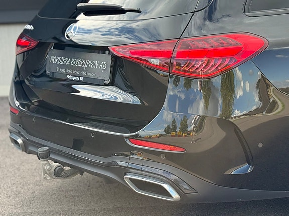 Mercedes-Benz C300 11 of 28