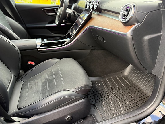Mercedes-Benz C300 19 of 28