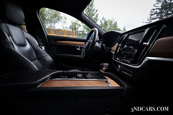 Volvo S90 19 of 19