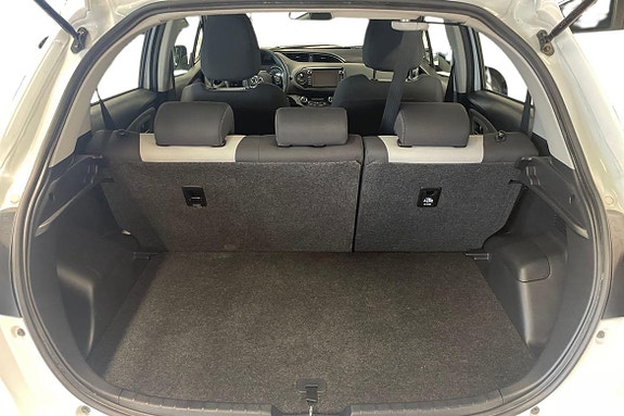 Toyota Yaris 12 of 21