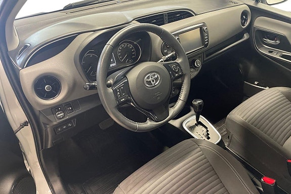 Toyota Yaris 14 of 21