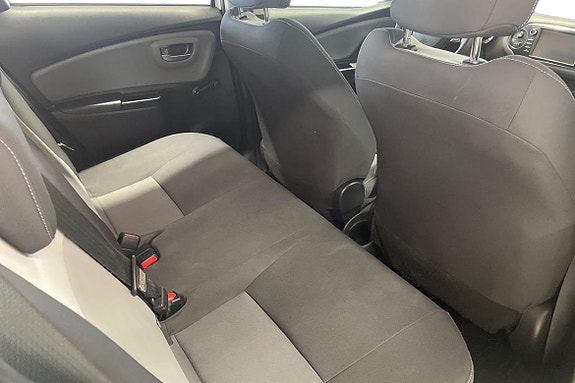 Toyota Yaris 9 of 21