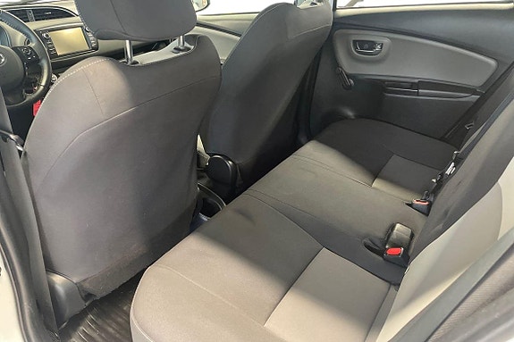 Toyota Yaris 13 of 21