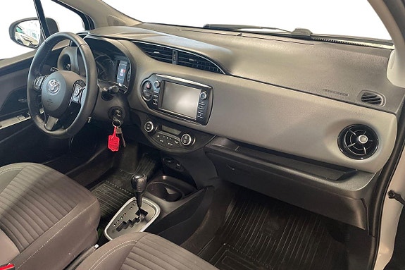 Toyota Yaris 7 of 21