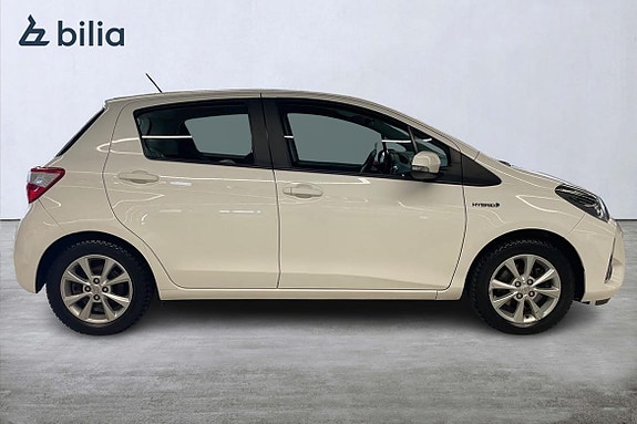 Toyota Yaris 18 of 21