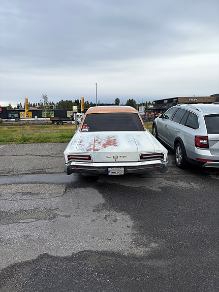 Chrysler New Yorker 2 of 6