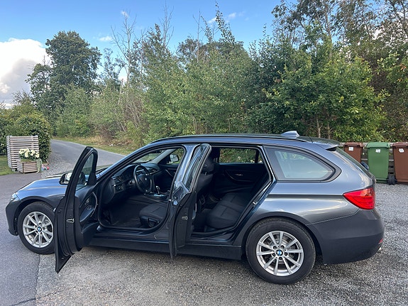 BMW 320i 5 of 10
