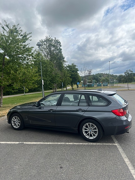 BMW 320i 4 of 10