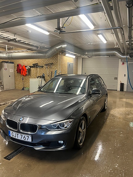 BMW 320i 2 of 10
