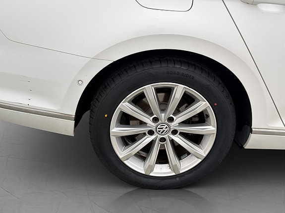 Volkswagen Passat 30 of 30