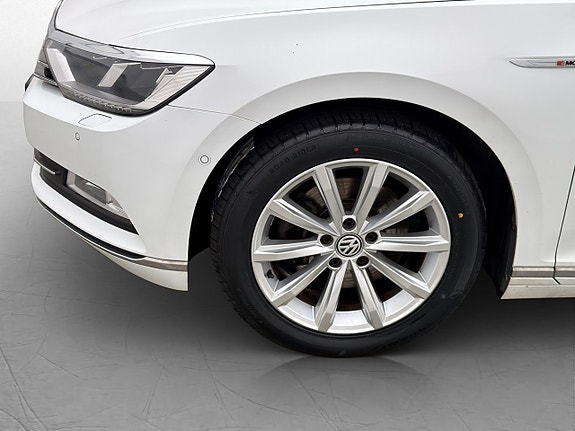 Volkswagen Passat 28 of 30