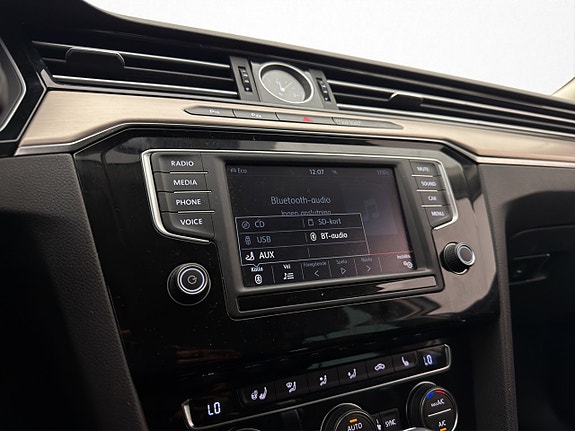 Volkswagen Passat 21 of 30