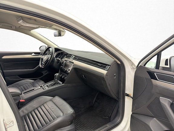Volkswagen Passat 24 of 30