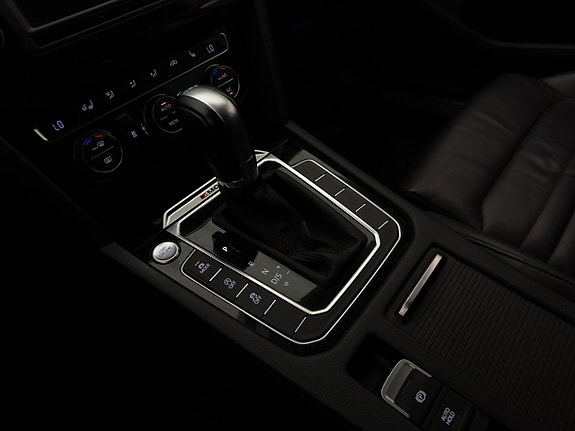 Volkswagen Passat 23 of 30