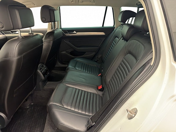 Volkswagen Passat 26 of 30