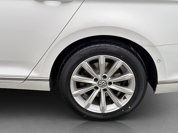 Volkswagen Passat 29 of 30