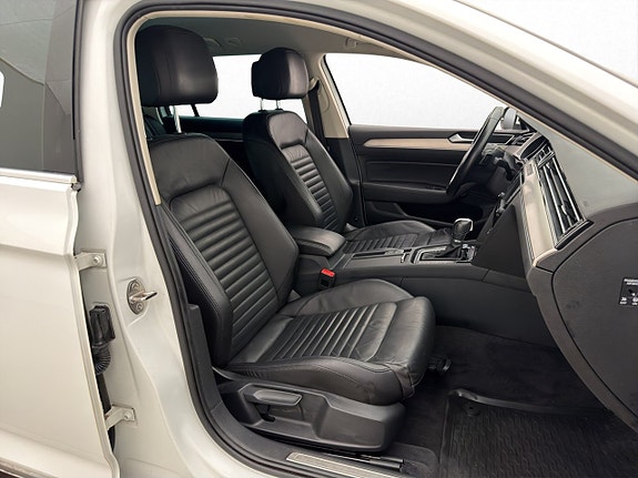 Volkswagen Passat 25 of 30