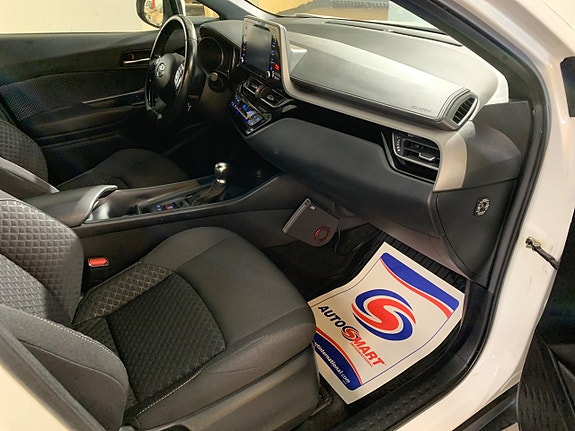 Toyota C-HR 19 of 24