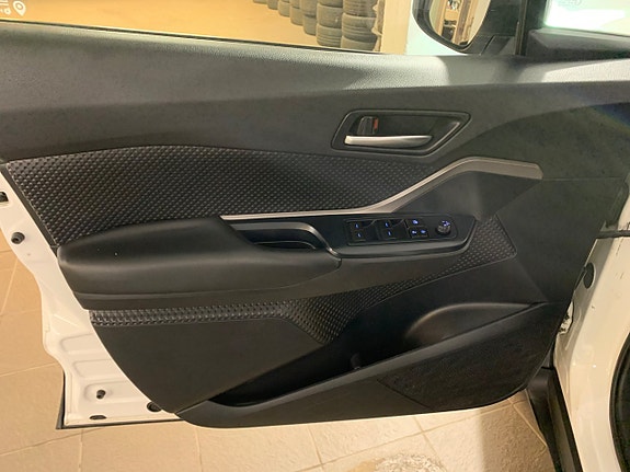 Toyota C-HR 23 of 24