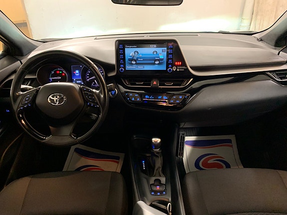 Toyota C-HR 11 of 24