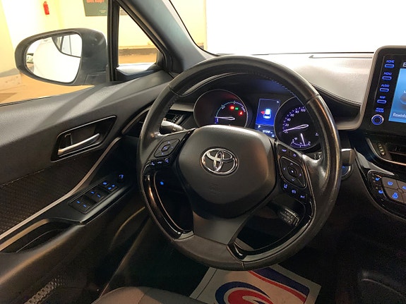 Toyota C-HR 12 of 24