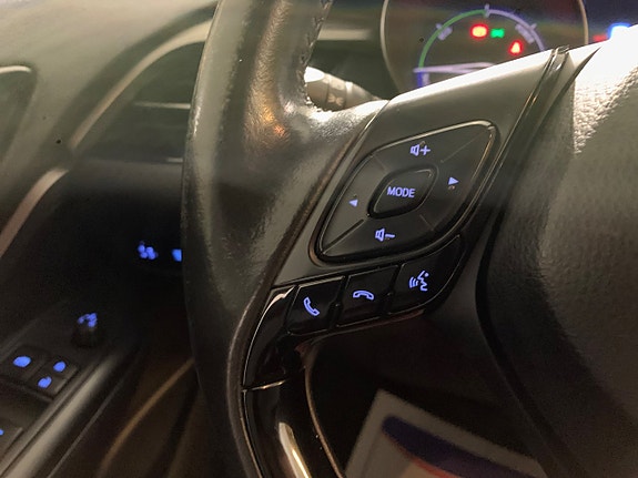 Toyota C-HR 17 of 24