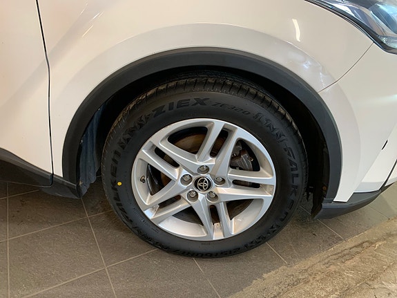 Toyota C-HR 20 of 24