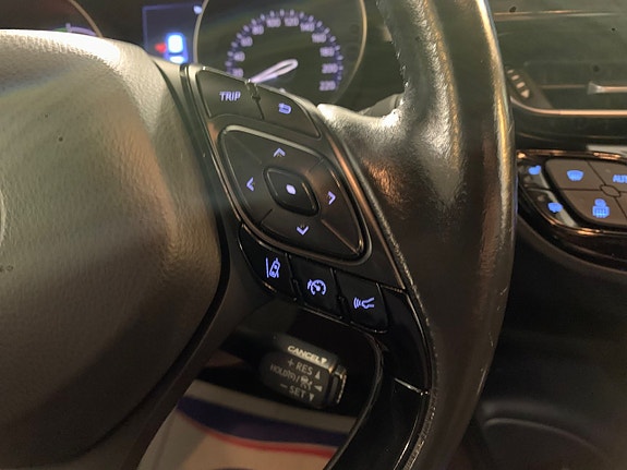Toyota C-HR 14 of 24
