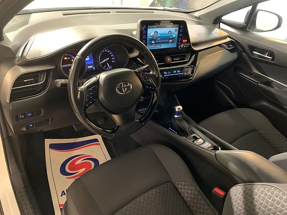 Toyota C-HR 10 of 24